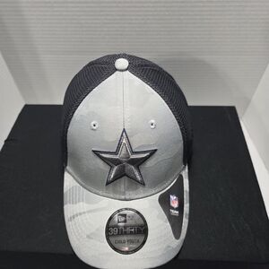 Dallas Cowboys NFL Gray Camo New Era 39THIRTY Mesh Back Child Youth Cap NWT